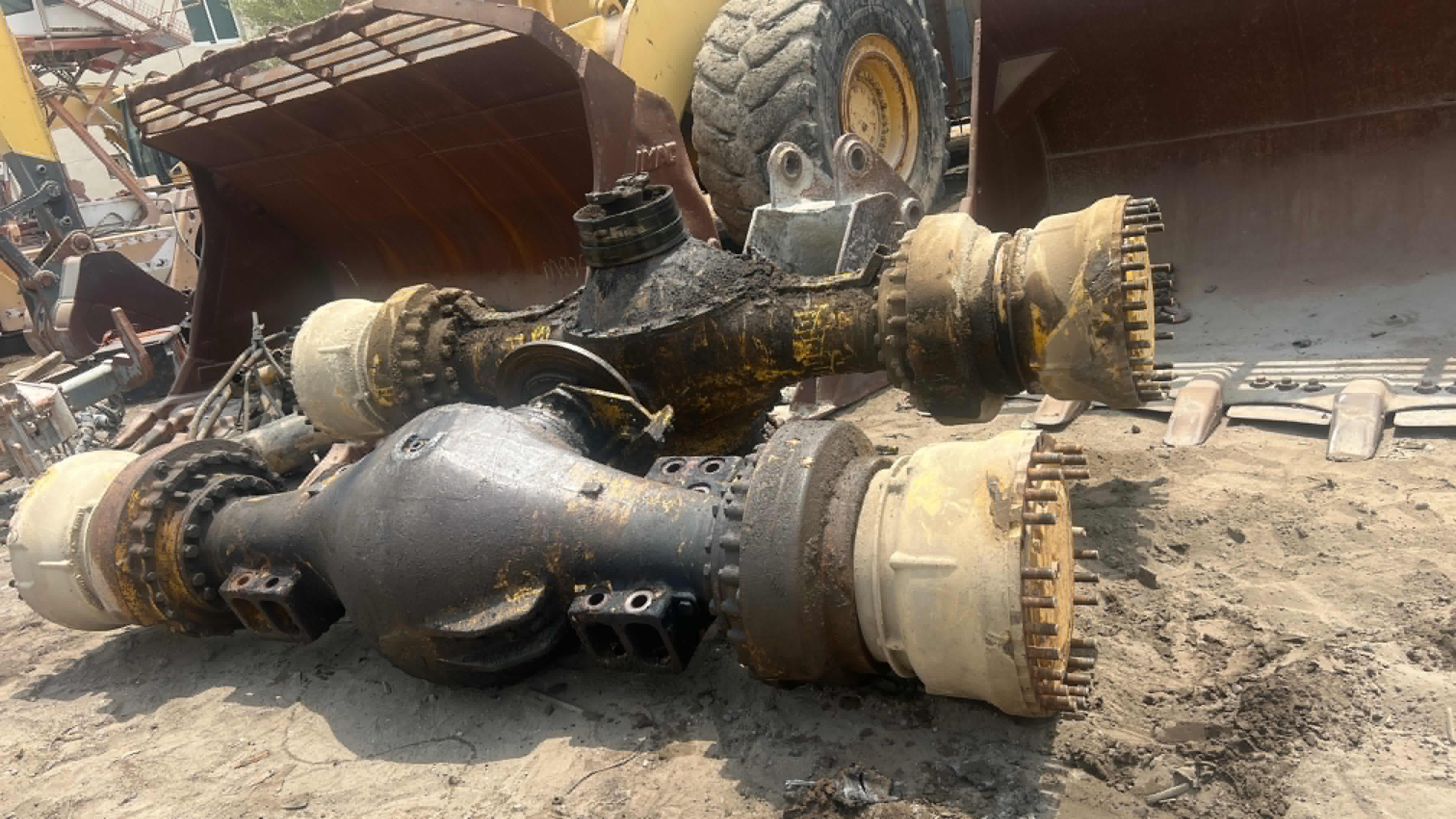 Komatsu WA600-1LC Front &amp; Rear Axles - OEM Heavy Equipment Parts Dubai UAE